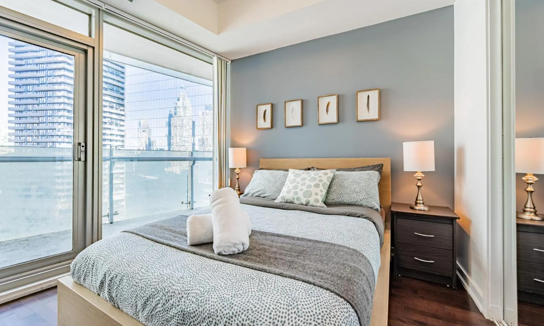 Hotel York Apartments Toronto