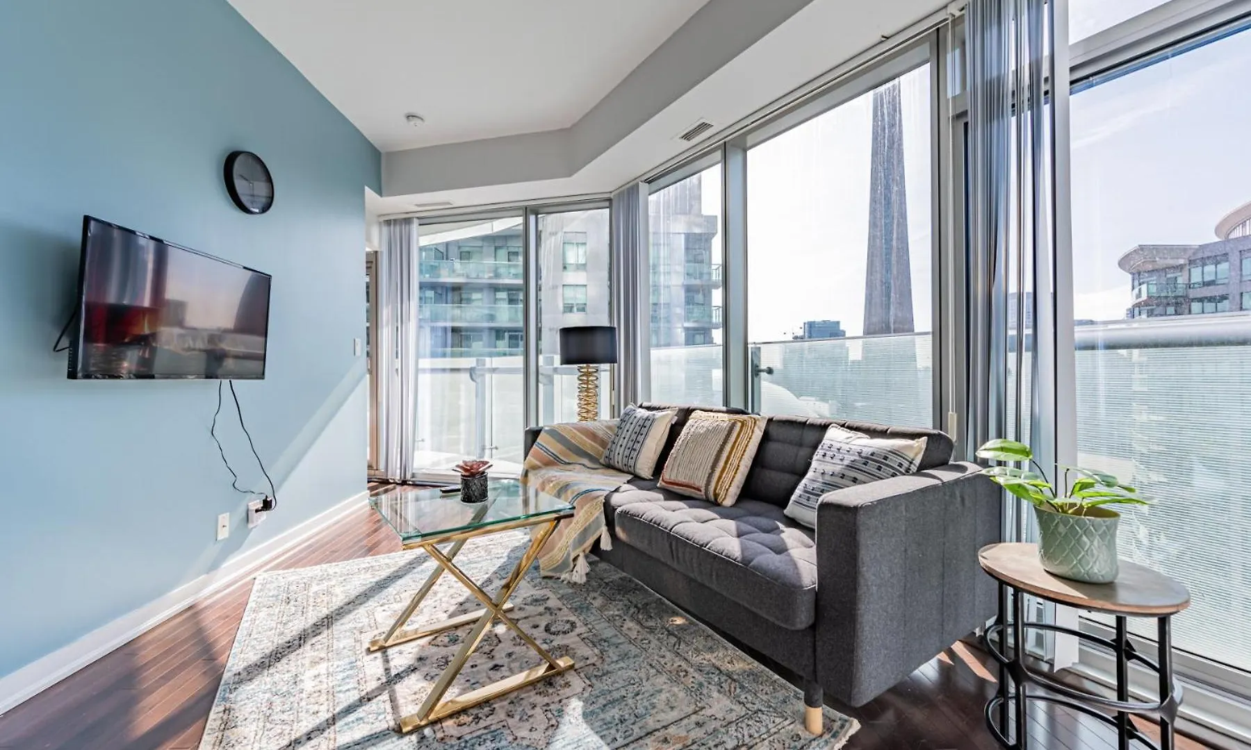 York Apartments Toronto Hotel
