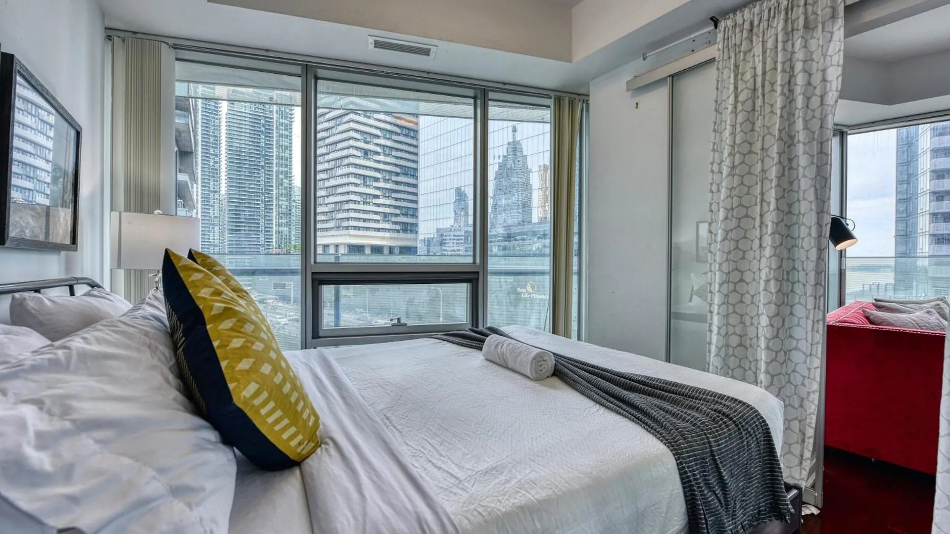 Hotel York Apartments Toronto