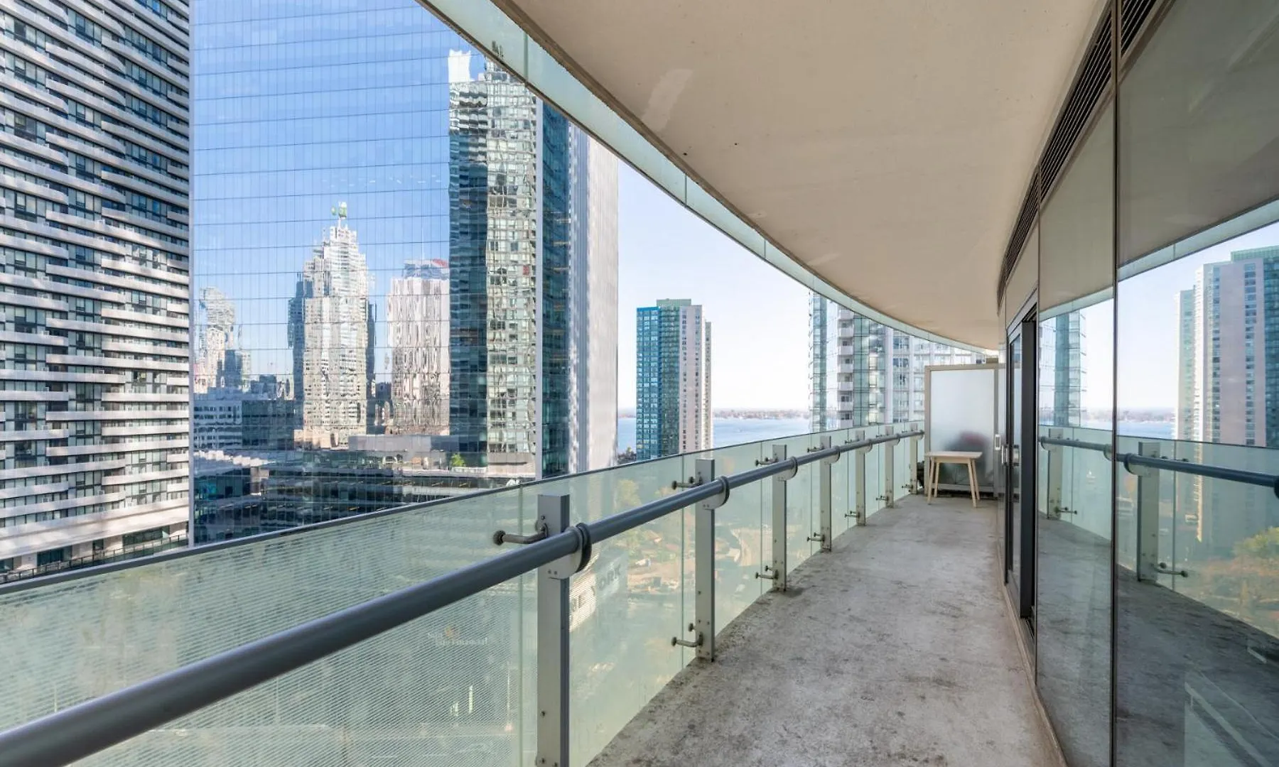 York Apartments Toronto Hotel