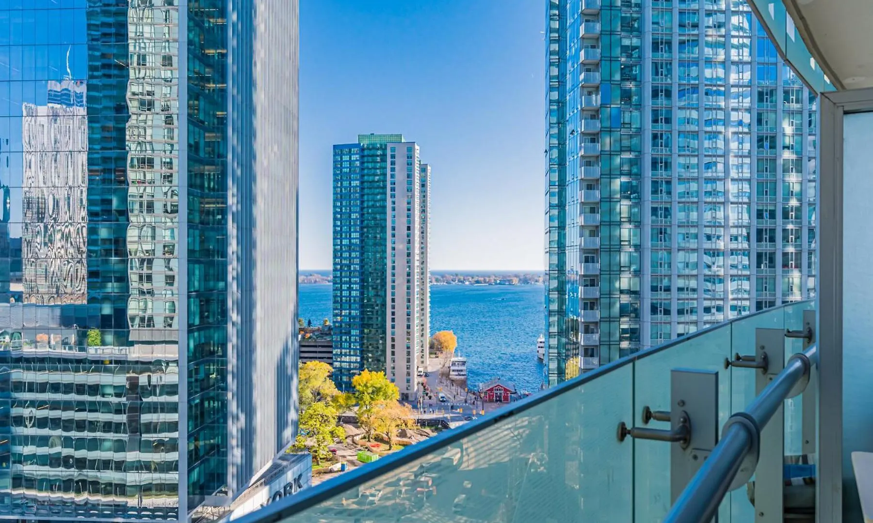 York Apartments Toronto Hotel