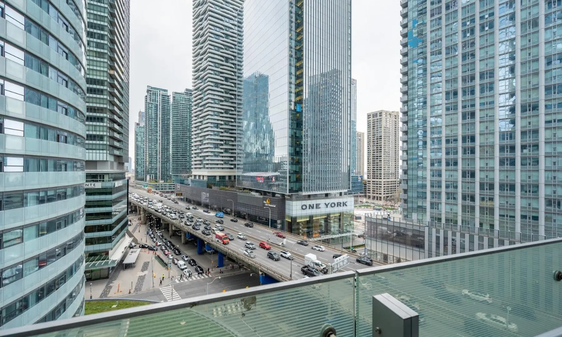 York Apartments Toronto Hotel