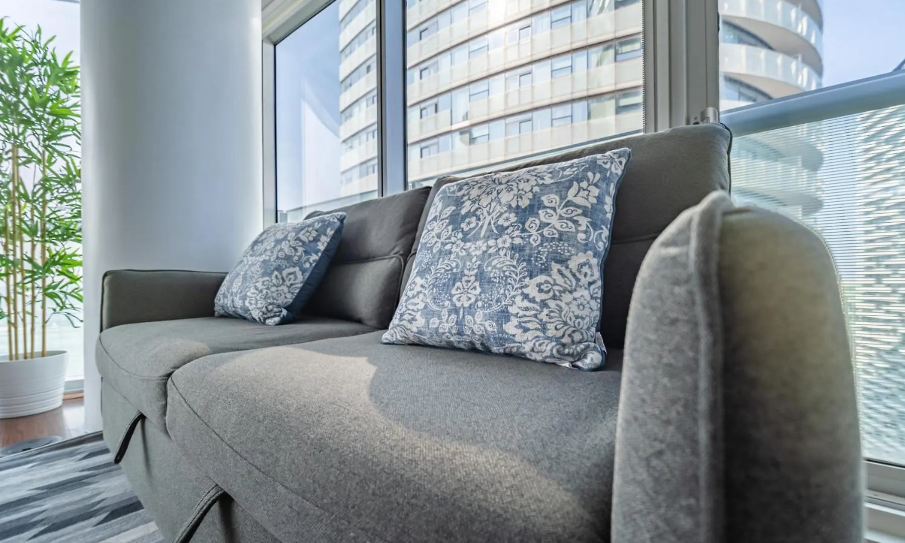 York Apartments Toronto Hotel