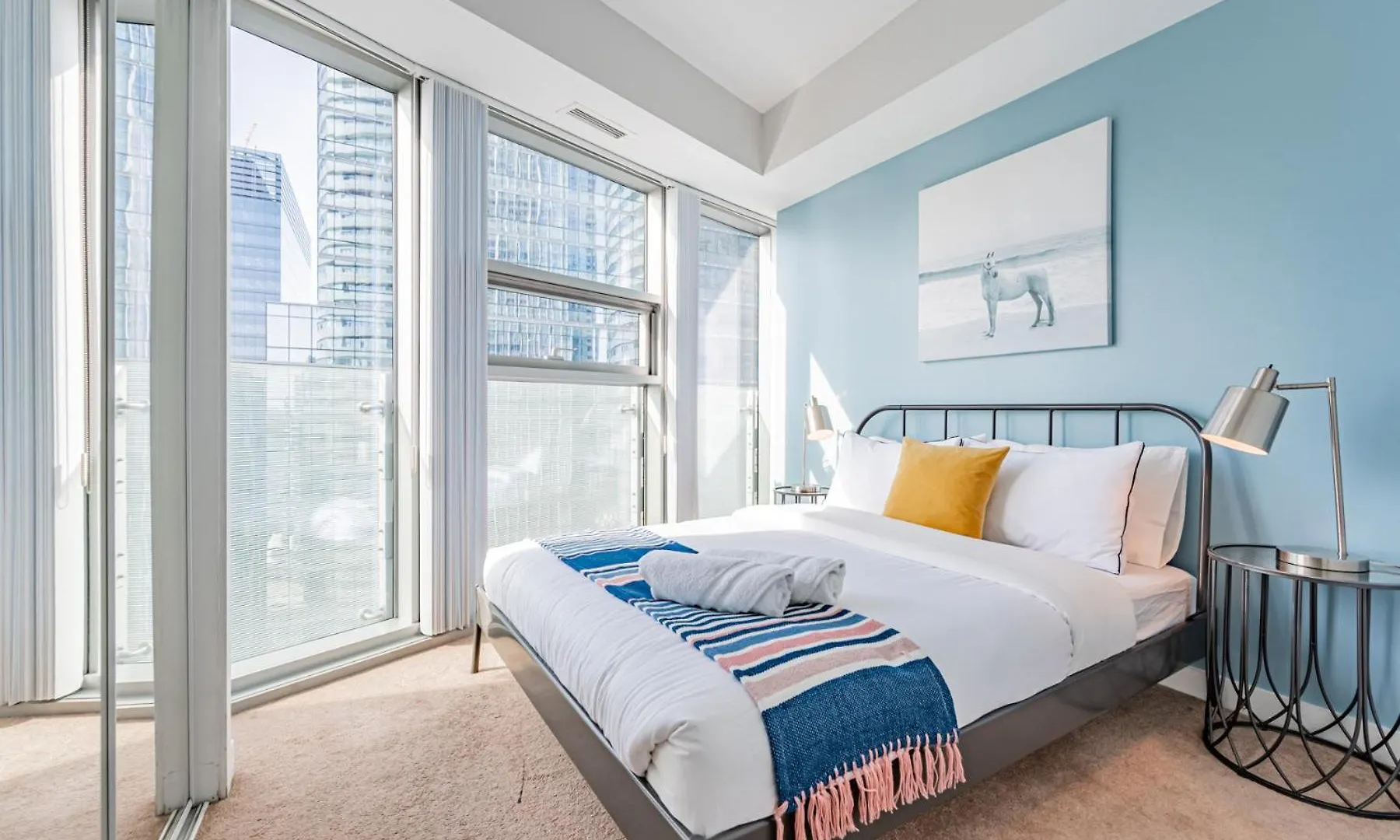 York Apartments Toronto Hotel